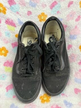 Vans women’s Black Low-Top Canvas Sneakers